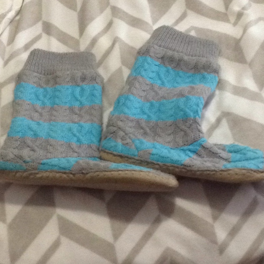Old navy knit boot slippers